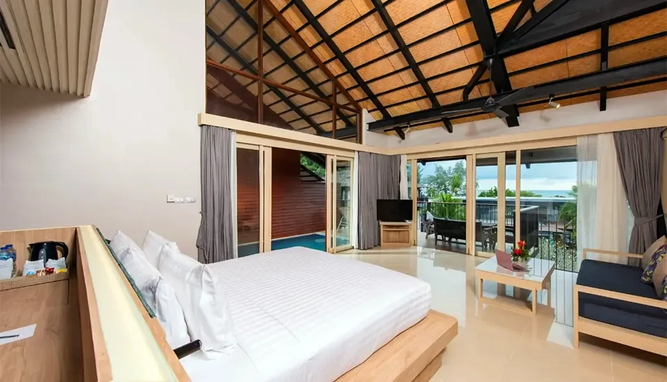 هتل هالیدی انانگ بیچ ریزورت